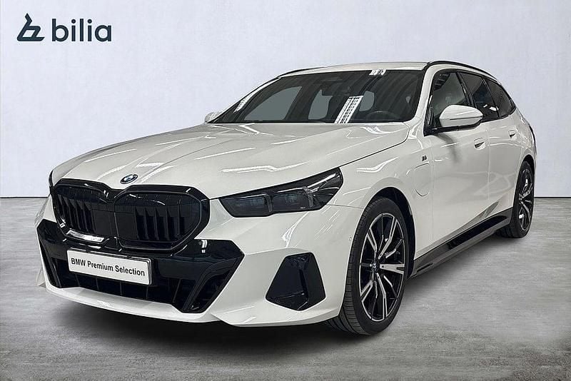 Begagnad BMW 530e M Sport 299 HK (219 kW) 2025 Vit (alpinvit) Kombi