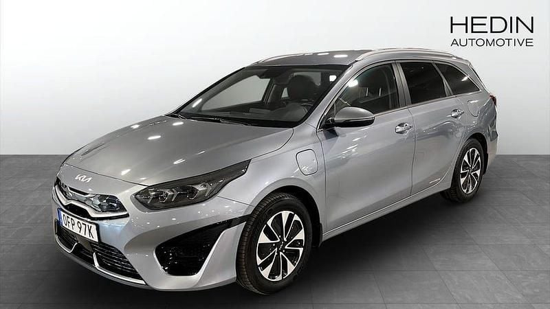 Begagnad Kia Ceed Advance 141 HK (103 kW) 2023 Grå Halvkombi