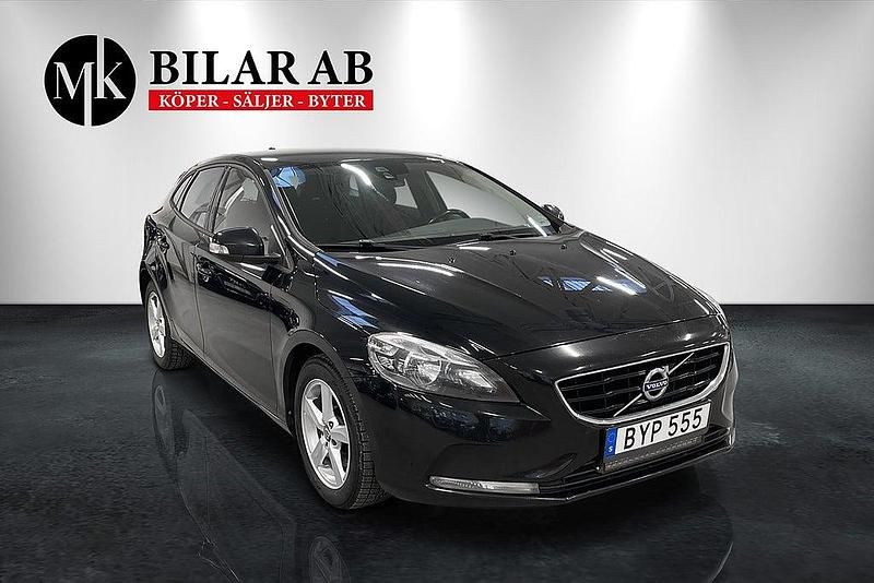 Begagnad Volvo V40 Kinetic 150 HK (110 kW) 2012 Svart Halvkombi
