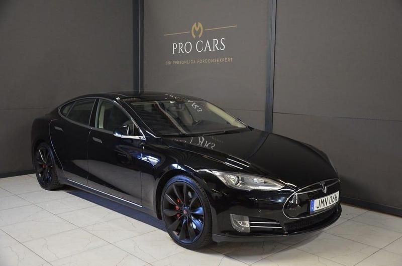 Svart Begagnad 2014 Tesla Model S Halvkombi | 269 000 kr (Dyr) - Bild 1/4