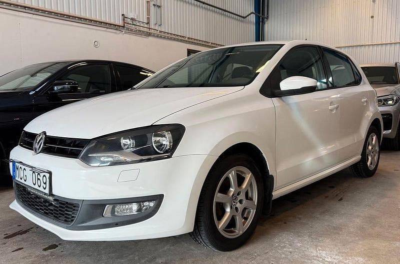 Vit Begagnad 2011 VW Polo Halvkombi | 59 000 kr (Marknadspris) - Bild 1/4