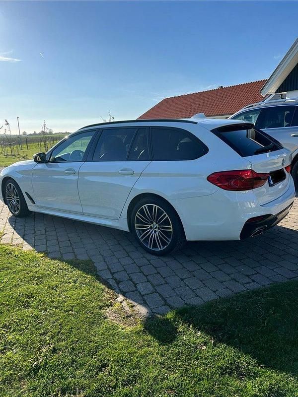 Vit Begagnad 2020 BMW 540 M Sport Kombi | 460 000 kr (Marknadspris) - Bild 1/4