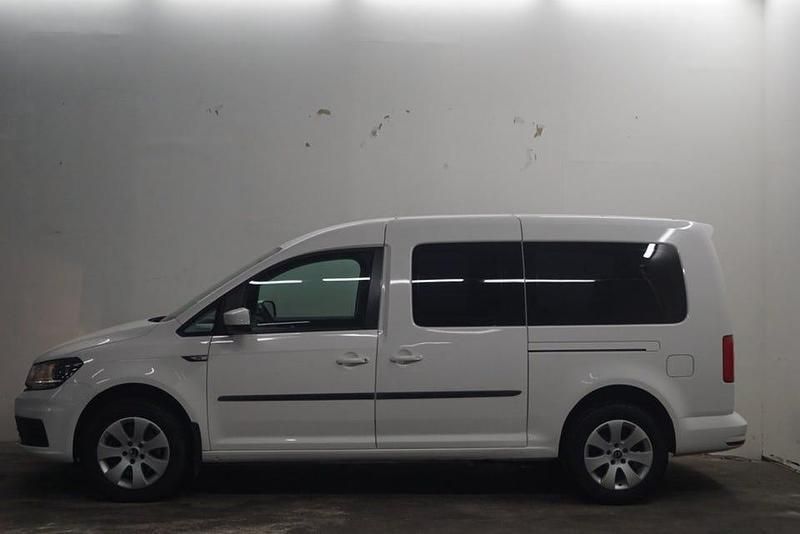 Vit Begagnad 2018 VW Caddy Maxi Life Life Minibuss | 189 900 kr (Marknadspris) - Bild 1/4