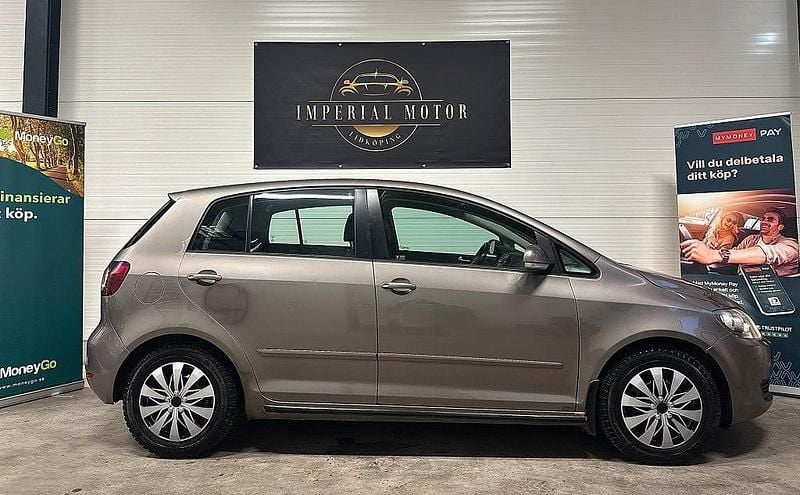 Brun Begagnad 2009 VW Golf VI Halvkombi | 49 000 kr (Marknadspris) - Bild 1/4