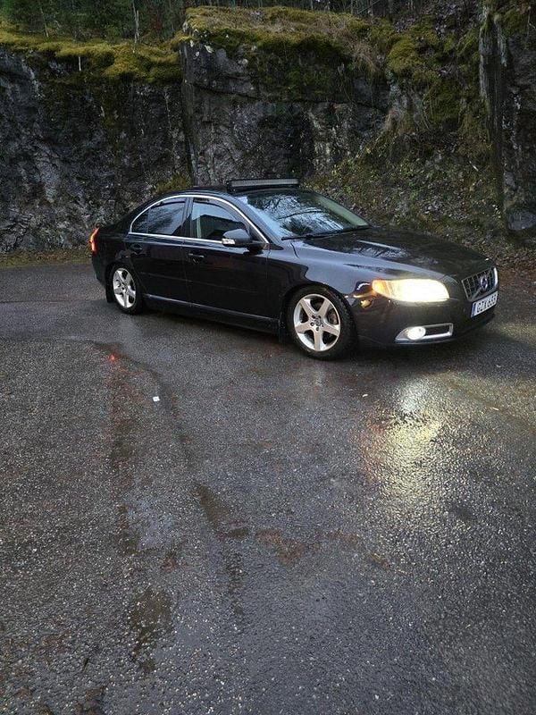 Svart Begagnad 2008 Volvo S80 Sedan | 50 000 kr (Marknadspris) - Bild 1/4