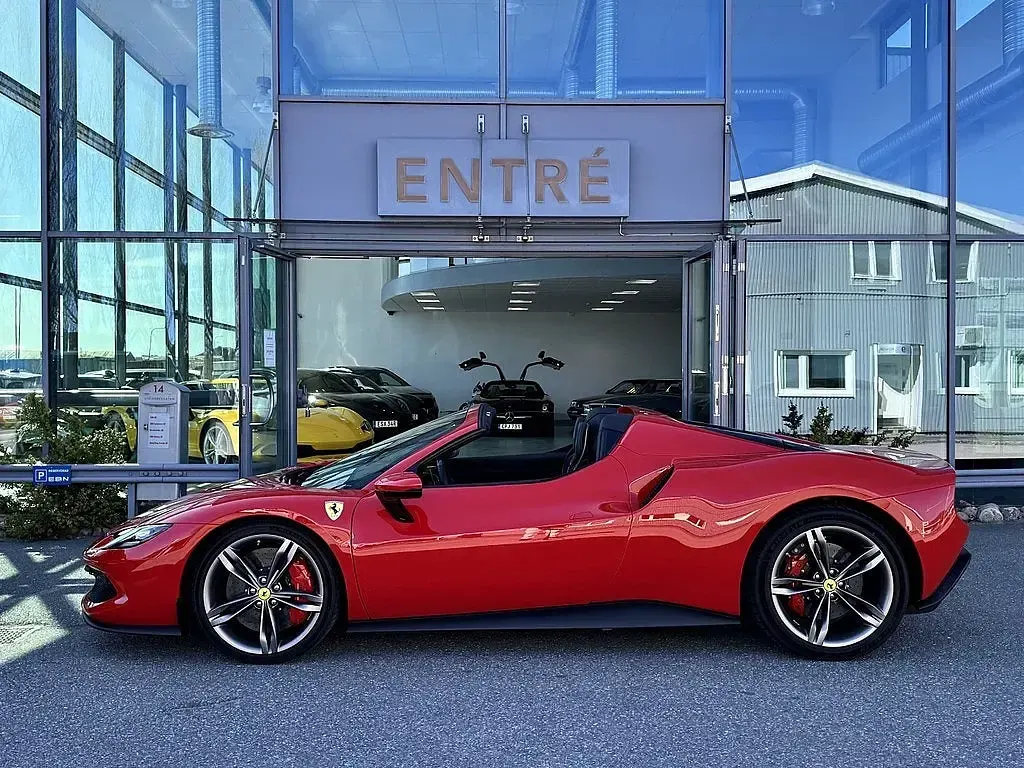 Begagnad Ferrari 296 830 HK (2024) i , GÖTEBORG - 4 195 000 kr | AutoUncle