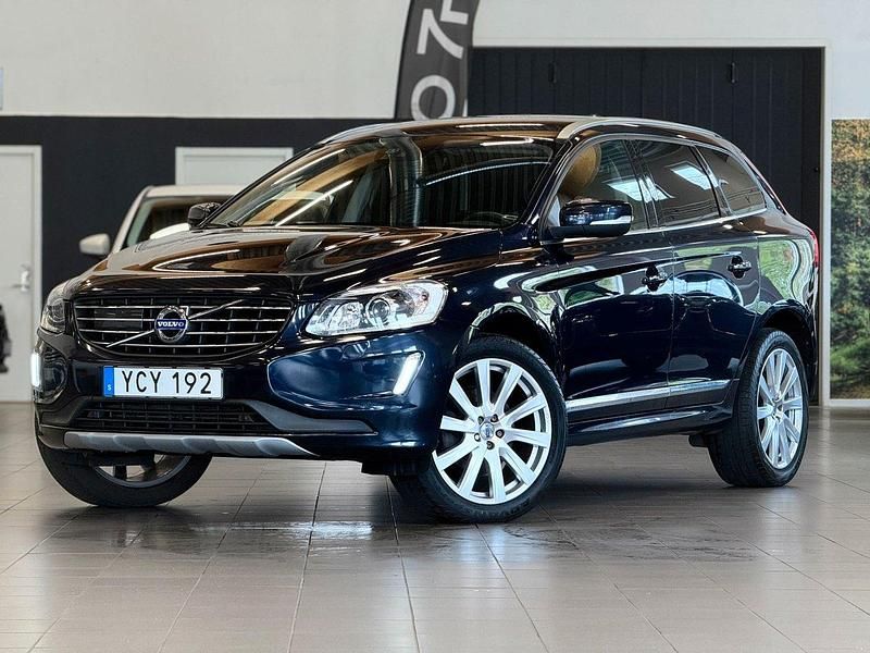 Mörkblå Begagnad 2016 Volvo XC60 Summum SUV | 209 900 kr (Marknadspris) - Bild 1/4