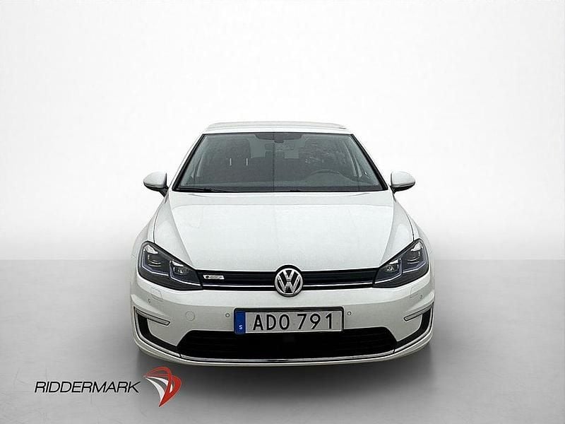 Begagnad VW e-Golf 100 kW (136 HK) 2018 Vit Halvkombi