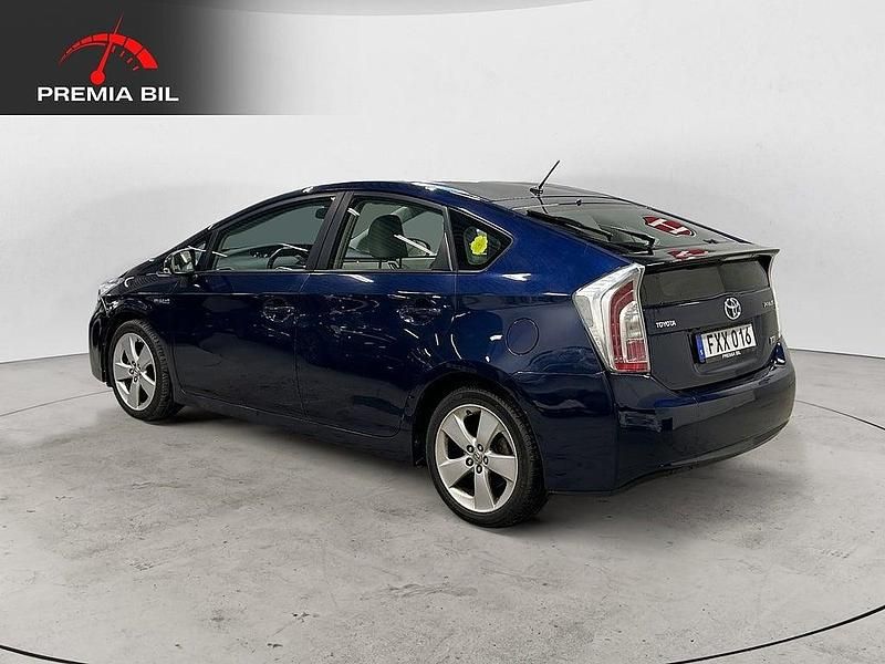 Begagnad Toyota Prius 136 HK (100 kW) 2015 Mörkblå Halvkombi