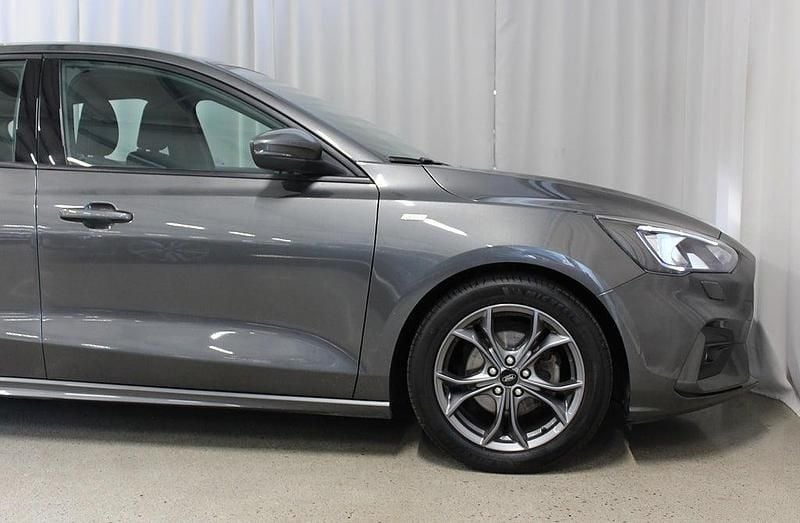 Begagnad Ford Focus ST-Line 126 HK (92 kW) 2018 Grå Halvkombi