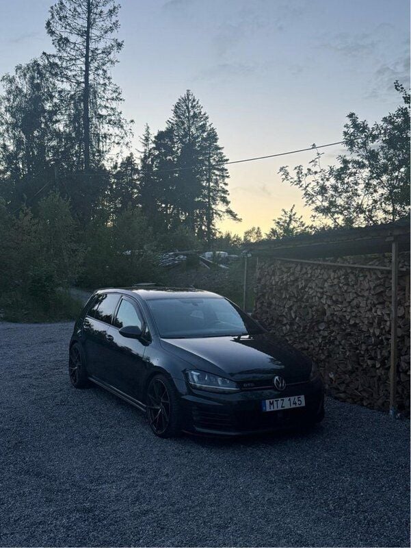 Grå Begagnad 2016 VW Golf VII GTD Halvkombi | 185 000 kr (Dyr) - Bild 1/4