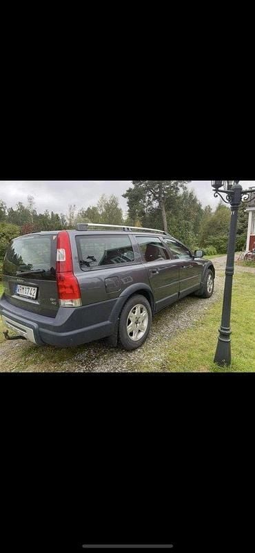 Grå Begagnad 2005 Volvo XC70 Momentum SUV | 55 000 kr (Marknadspris) - Bild 1/2