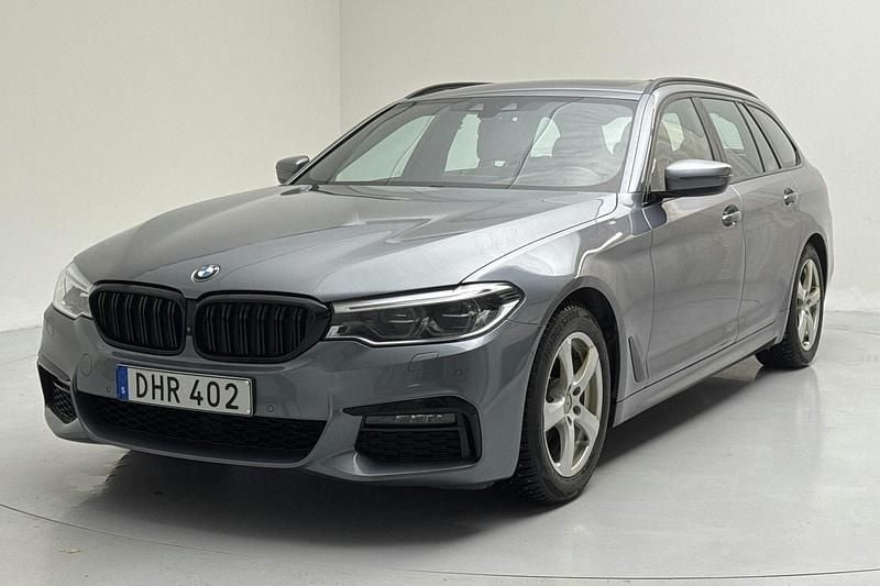 Blå Begagnad 2019 BMW 520 Comfort Edition Kombi | 283 000 kr (Lite dyr) - Bild 1/4