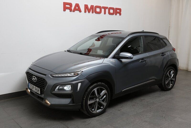 Grå Begagnad 2020 Hyundai Kona Premium SUV | 189 800 kr (Marknadspris) - Bild 1/3