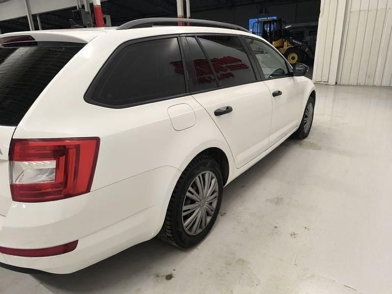 Begagnad Skoda Octavia 110 HK (80 kW) 2016 Vit Kombi