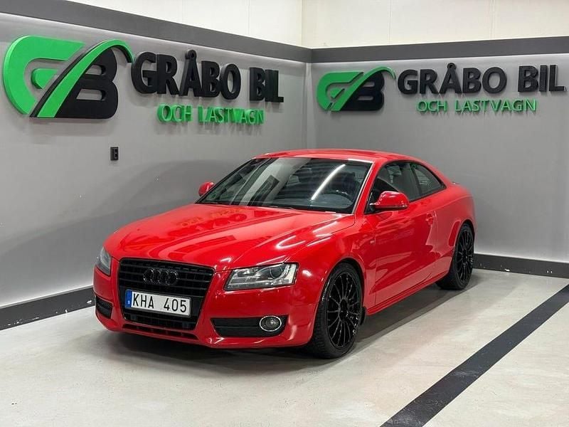 Röd Begagnad 2009 Audi A5 Comfort Sportkupé | 79 900 kr (Lite dyr) - Bild 1/4