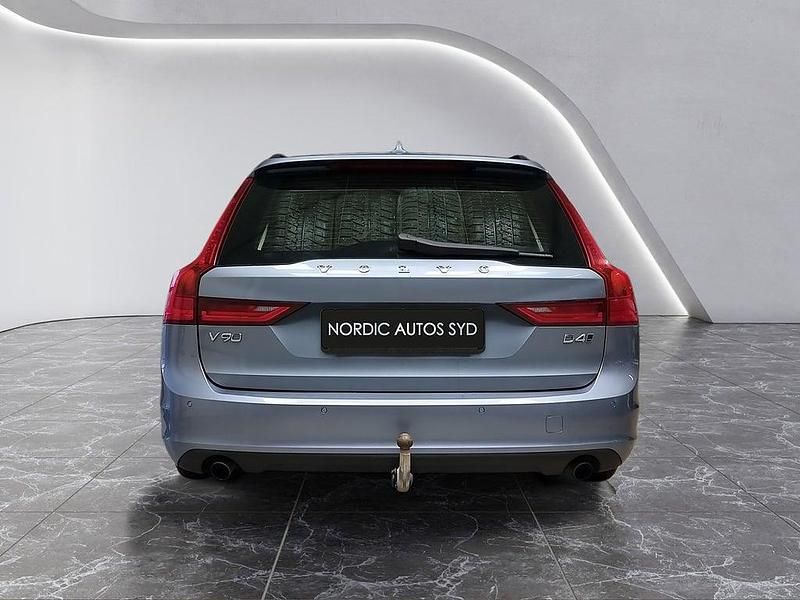 Begagnad Volvo V90 Kinetic 190 HK (139 kW) 2017 Ljusblå Kombi