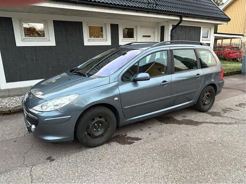 Grå Begagnad 2007 Peugeot 307 Kombi | 19 900 kr (Marknadspris) - Bild 1/4