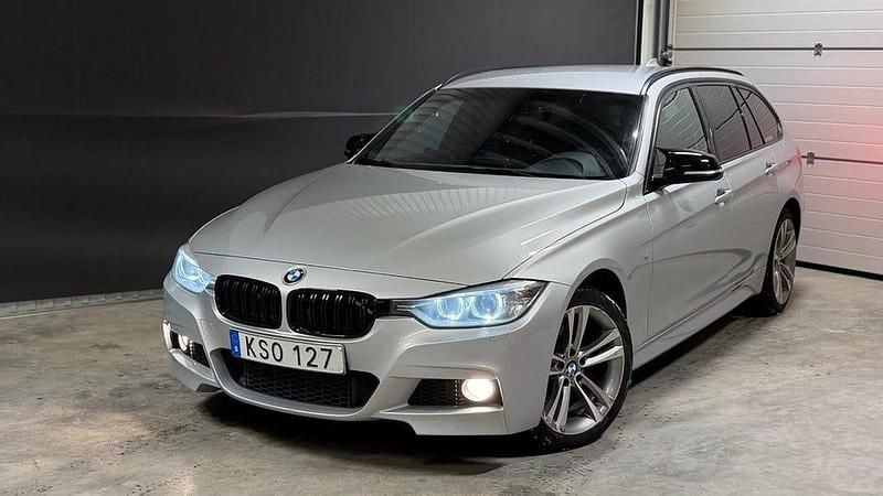 Silver Begagnad 2015 BMW 320 M Sport Kombi | 149 500 kr (Dyr) - Bild 1/4