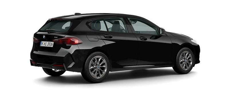 Svart Ny 2025 BMW 120 Halvkombi | 388 500 kr (Bra pris) - Bild 1/2