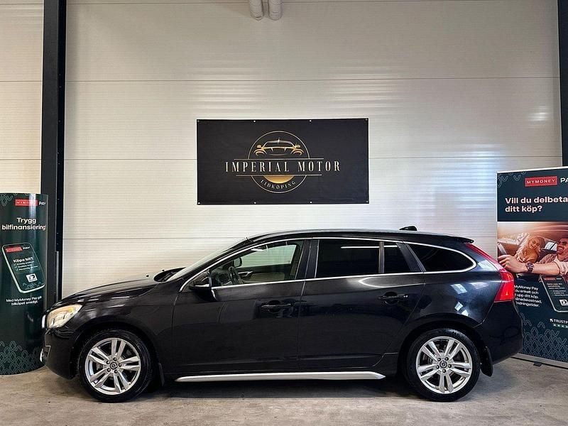 Svart Begagnad 2011 Volvo V60 Summum Kombi | 68 900 kr (Marknadspris) - Bild 1/4