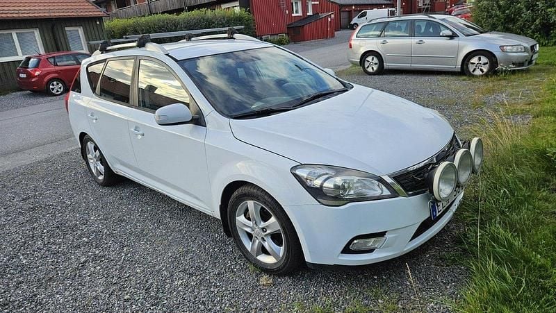 Vit Begagnad 2011 Kia Ceed Sportswagon Kombi | 55 000 kr (Bra pris) - Bild 1/4