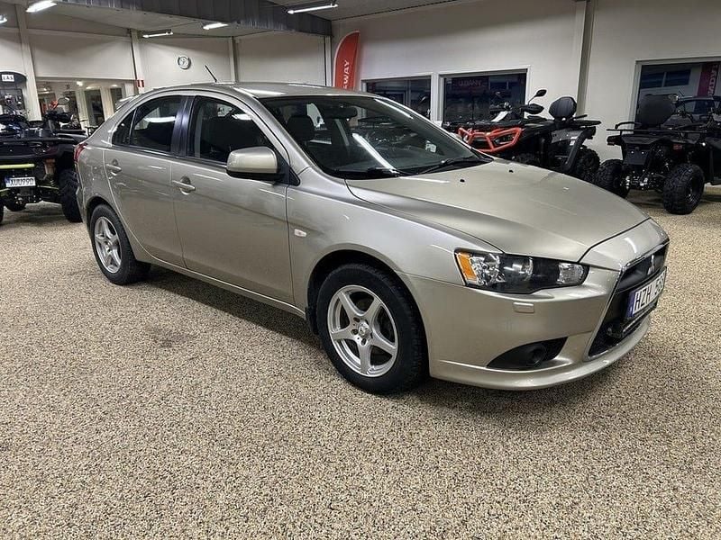 Begagnad Mitsubishi Lancer Sportback 143 HK (105 kW) 2008 Ljusbrun Halvkombi