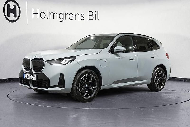 Grå Ny 2025 BMW X3 Efficient Dynamics SUV | 730 700 kr (Bra pris) - Bild 1/4
