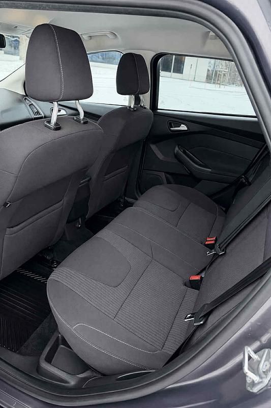 Begagnad Ford Focus Titanium 125 HK (91 kW) 2013 Brun Kombi