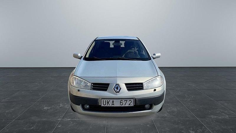 Ljusgrå Begagnad 2003 Renault Mégane II Halvkombi | 17 900 kr - Bild 1/4