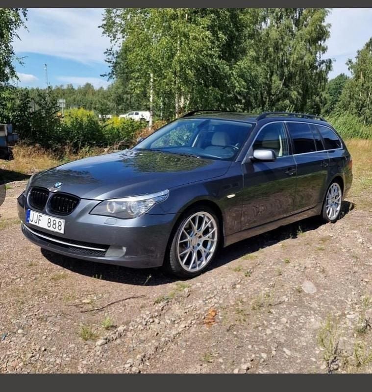 Grå Begagnad 2007 BMW 525 Kombi | 60 000 kr (Marknadspris) - Bild 1/4