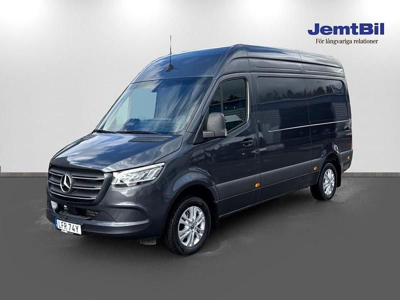 Grå Begagnad 2025 Mercedes Sprinter Van | 673 750 kr (Dyr) - Bild 1/4