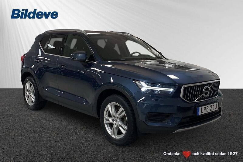 Mörkblå Begagnad 2021 Volvo XC40 Inscription SUV | 309 900 kr (Superpris) - Bild 1/4