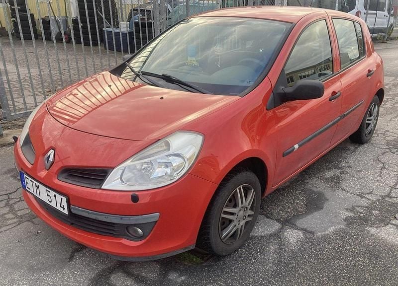 Röd Begagnad 2008 Renault Clio II Halvkombi | 8 500 kr (Superpris) - Bild 1/3