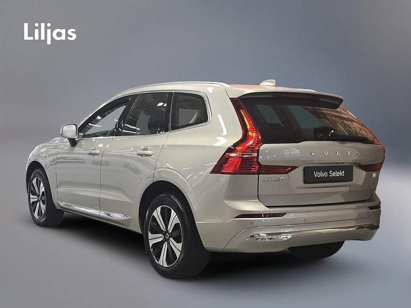 Begagnad Volvo XC60 Plus 355 HK (261 kW) 2023 Silver SUV