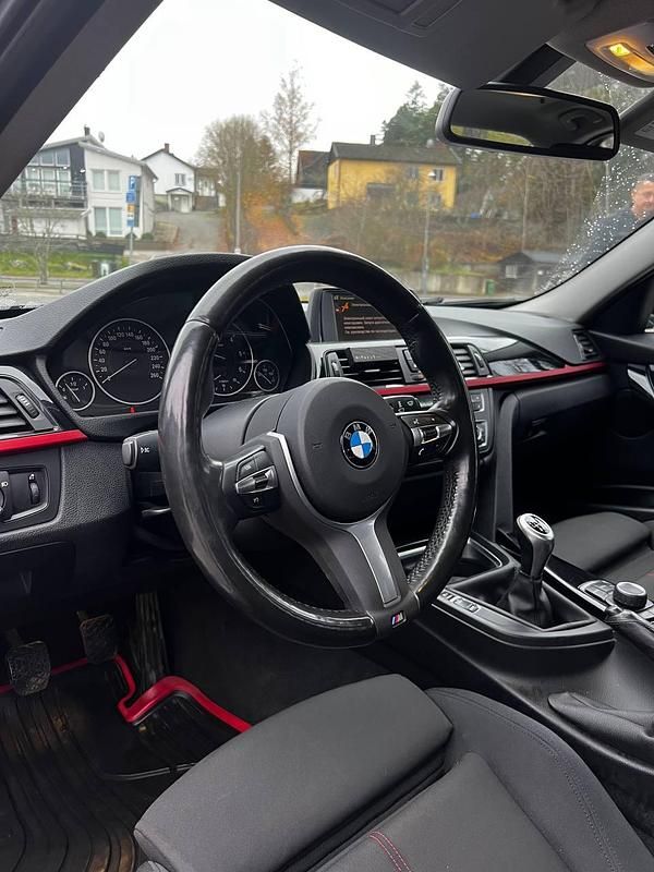 Begagnad 2012 BMW 320 Sedan | 80 000 kr (Bra pris) - Bild 1/4
