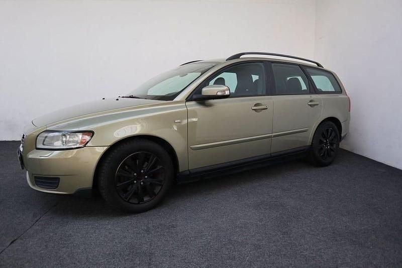 Begagnad Volvo V50 Kinetic 109 HK (80 kW) 2009 Grön Kombi