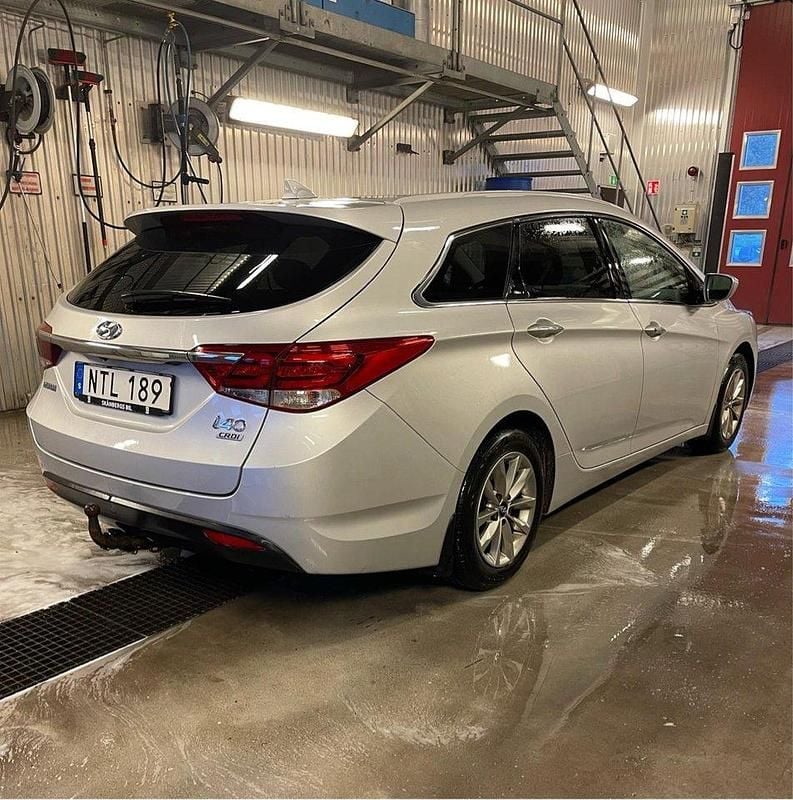 Silver Begagnad 2016 Hyundai i40 Kombi | 115 000 kr (Marknadspris) - Bild 1/3