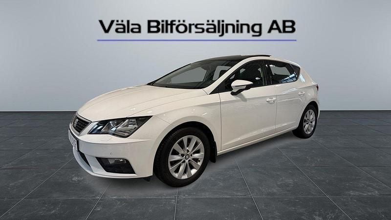 Vit Begagnad 2019 Seat Leon Style Halvkombi | 149 900 kr (Marknadspris) - Bild 1/4