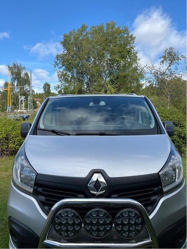 Silver Begagnad 2018 Renault Trafic Van | 175 000 kr (Dyr) - Bild 1/4