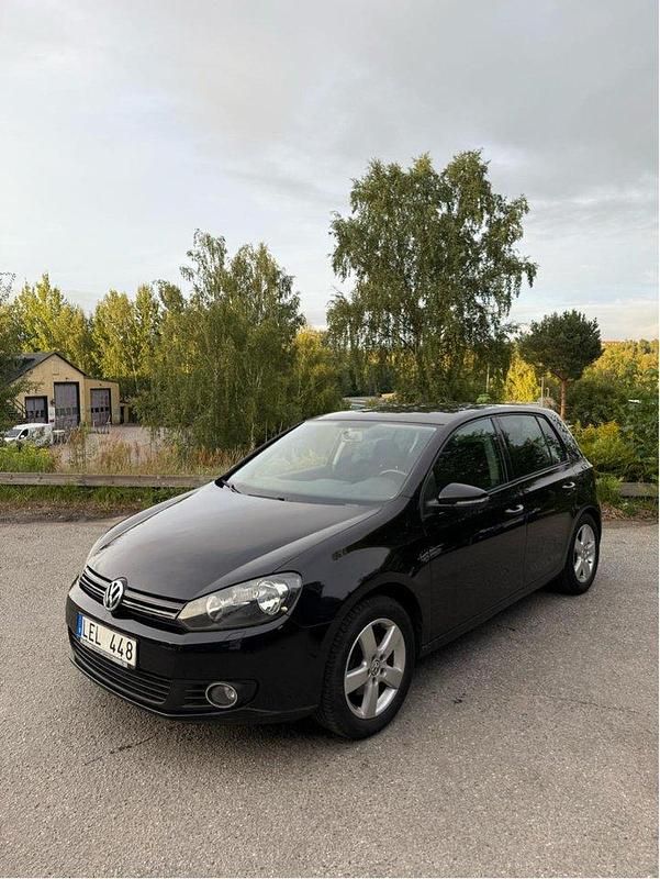 Svart Begagnad 2011 VW Golf VI Halvkombi | 47 000 kr (Marknadspris) - Bild 1/4