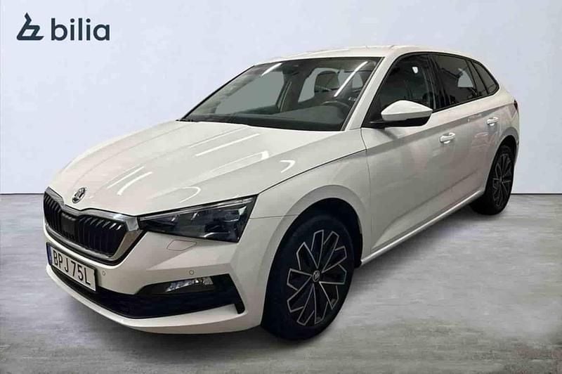 Vit Begagnad 2023 Skoda Scala Halvkombi | 227 500 kr (Marknadspris) - Bild 1/1