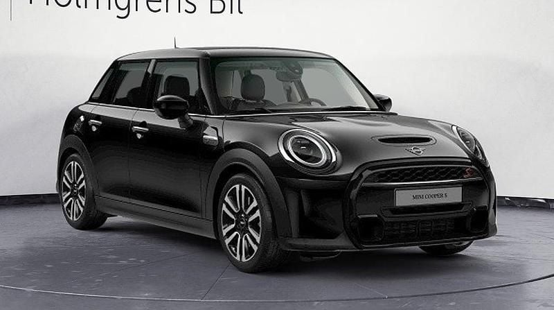 Begagnad Mini Cooper 178 HK (130 kW) 2022 Midnight black ii Halvkombi