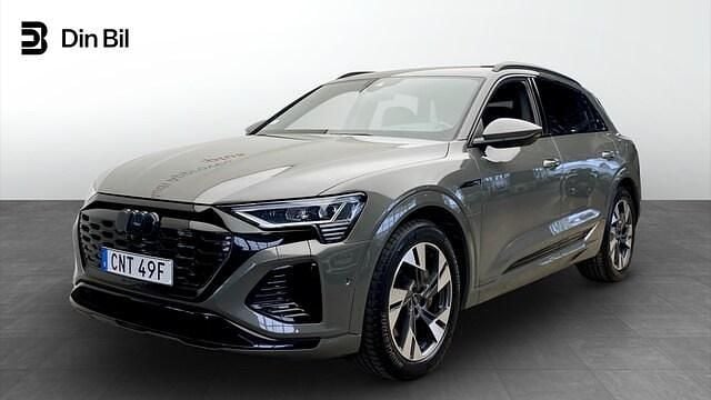 Begagnad Audi Q8 e-tron S-Line 300 kW (408 HK) 2023 Chronosgrå metallic SUV