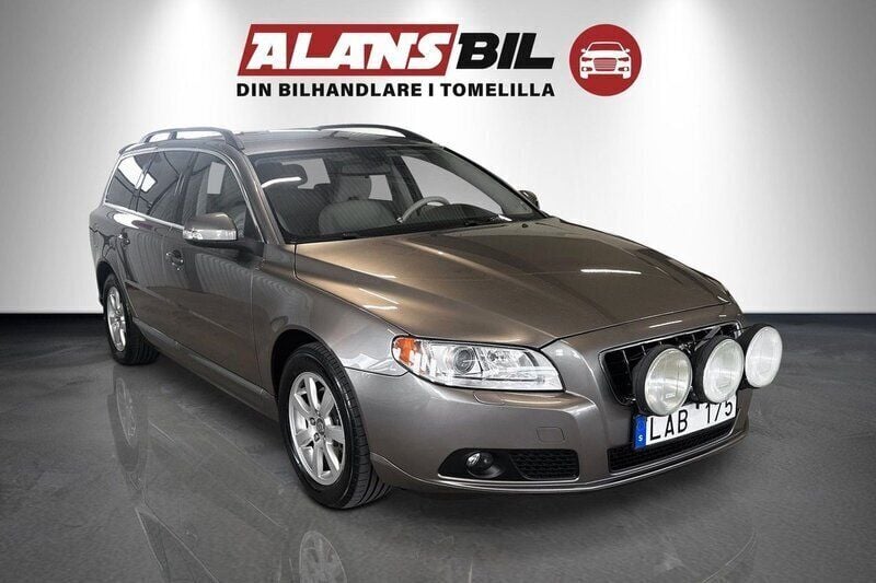 Grå Begagnad 2010 Volvo V70 Momentum Kombi | 89 000 kr (Marknadspris) - Bild 1/4