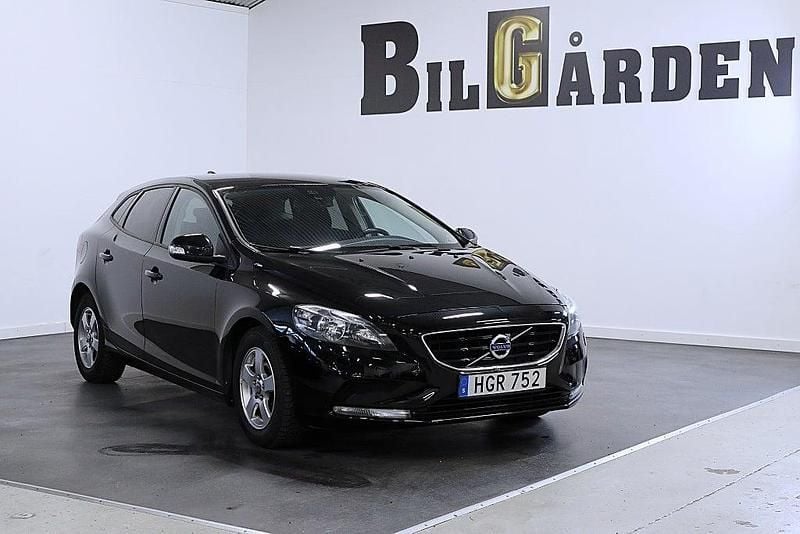 Begagnad Volvo V40 Kinetic 116 HK (85 kW) 2014 Svart Halvkombi
