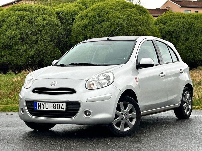 Silver Begagnad 2013 Nissan Micra Halvkombi | 32 000 kr (Bra pris) - Bild 1/4
