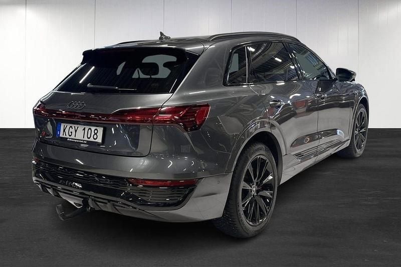 Begagnad Audi Q8 e-tron S-Line 300 kW (408 HK) 2024 Grå SUV