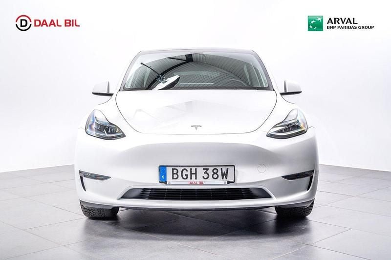 Begagnad Tesla Model Y Long Range AWD 378 kW (514 HK) 2023 Vit SUV