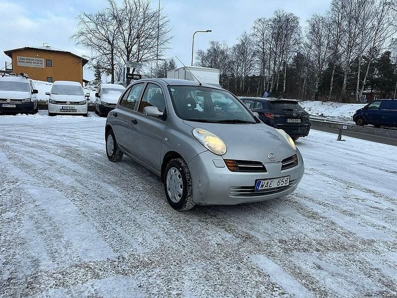Begagnad Nissan Micra 65 HK (47 kW) 2004 Silver Halvkombi